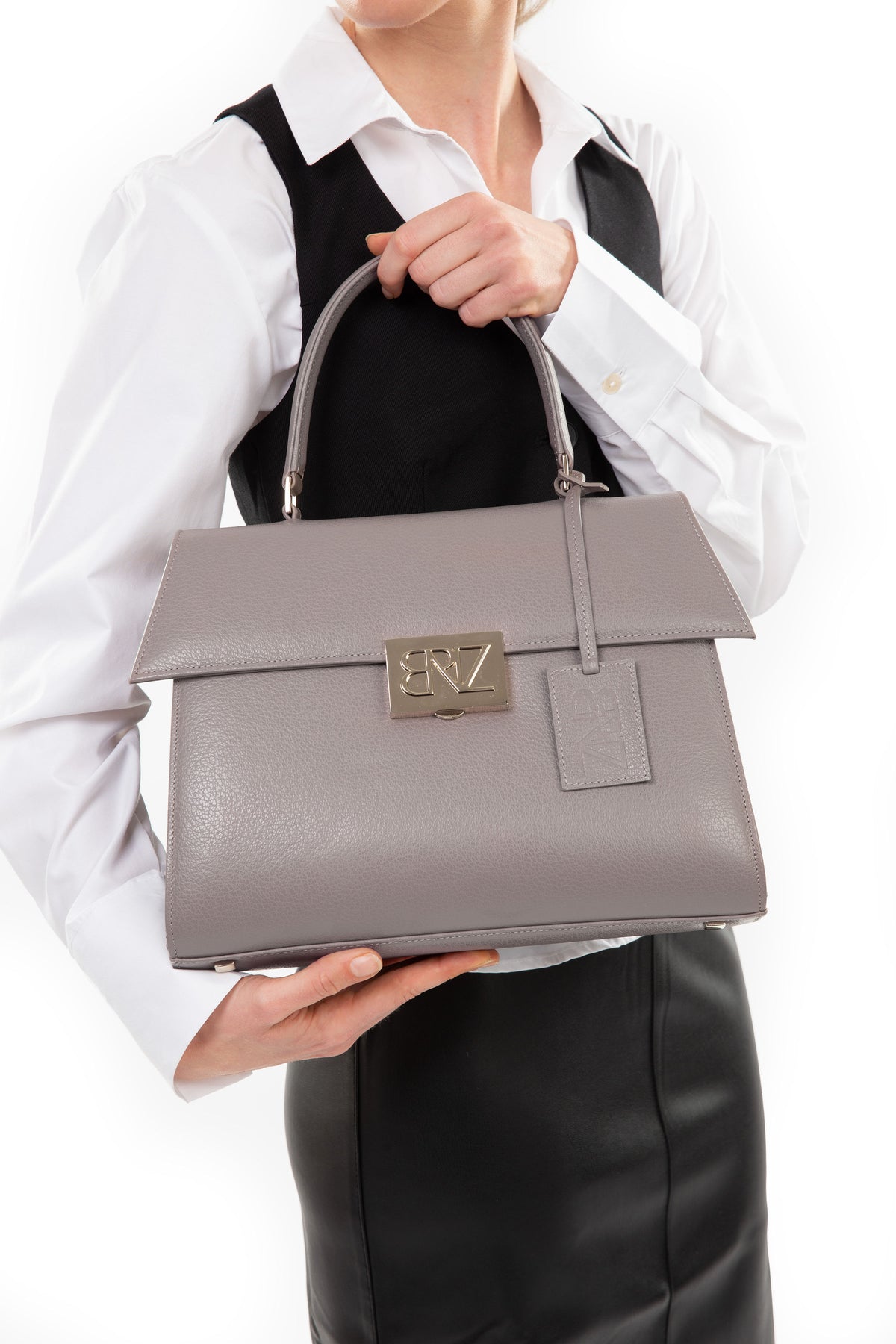 Akira bag - dove gray calfskin leather - size detail - Berénize
